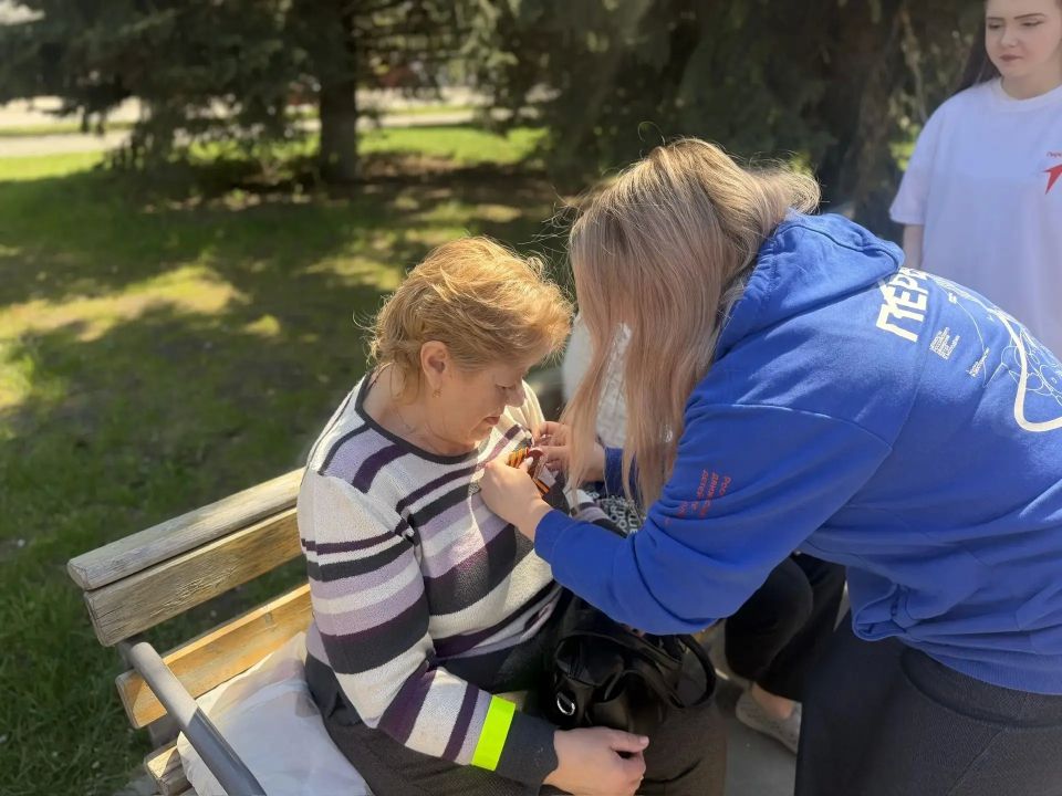 В Петровске полицейские и общественники поддержали Всероссийскую акцию «Георгиевская ленточка» В Петровске полицейские и общественники поддержали Всероссийскую акцию «Георгиевская ленточка»