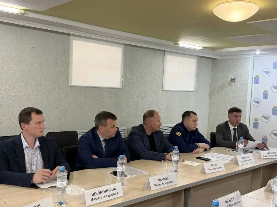 Начальник отдела по надзору за соблюдением законов в сфере защиты интересов государства и общества прокуратуры Саратовской области Артур Воеводин принял участие в работе расширенного заседания комиссии по транспорту и...