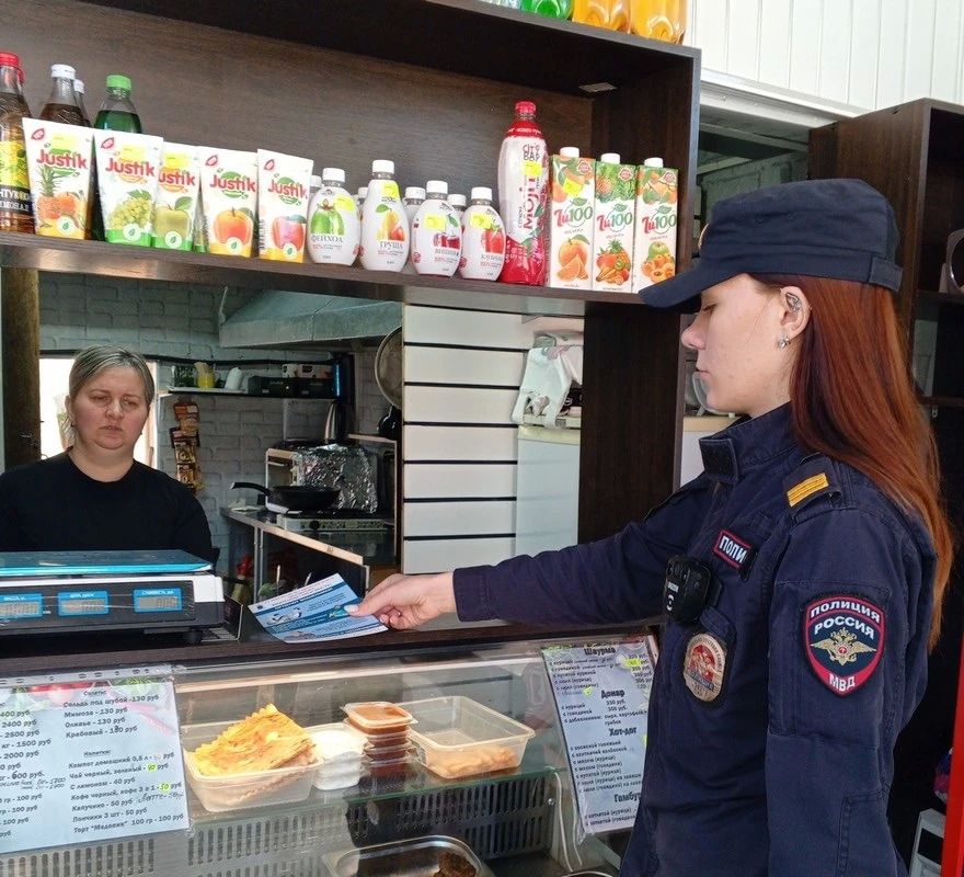Полицейские напомнили жителям Татищево о мерах профилактики мошенничества Полицейские напомнили жителям Татищево о мерах профилактики мошенничества