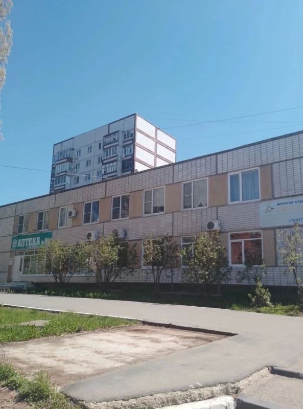 В Балаково с улицы 20 лет ВЛКСМ демонтировали нестационарный торговый объект В Балаково с улицы 20 лет ВЛКСМ демонтировали нестационарный торговый объект