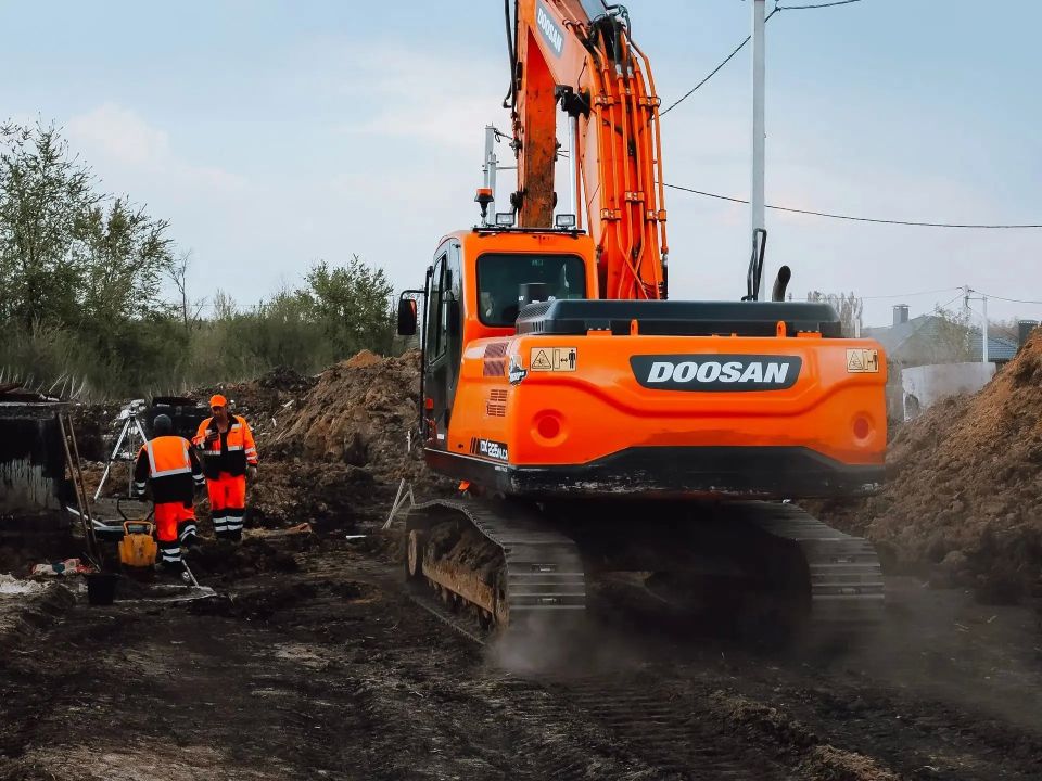 Посетил микрорайон «Зелёная Горка» в Кировском районе, где продолжается строительство автомобильной дороги Посетил микрорайон «Зелёная Горка» в Кировском районе, где продолжается строительство автомобильной дороги