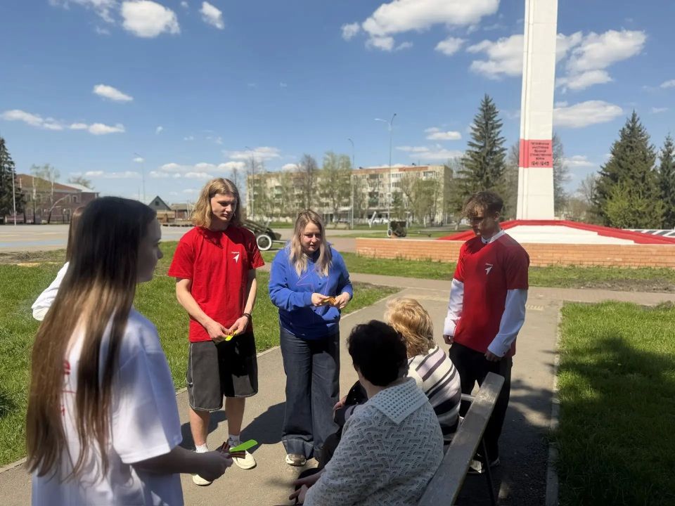 В Петровске полицейские и общественники поддержали Всероссийскую акцию «Георгиевская ленточка» В Петровске полицейские и общественники поддержали Всероссийскую акцию «Георгиевская ленточка»