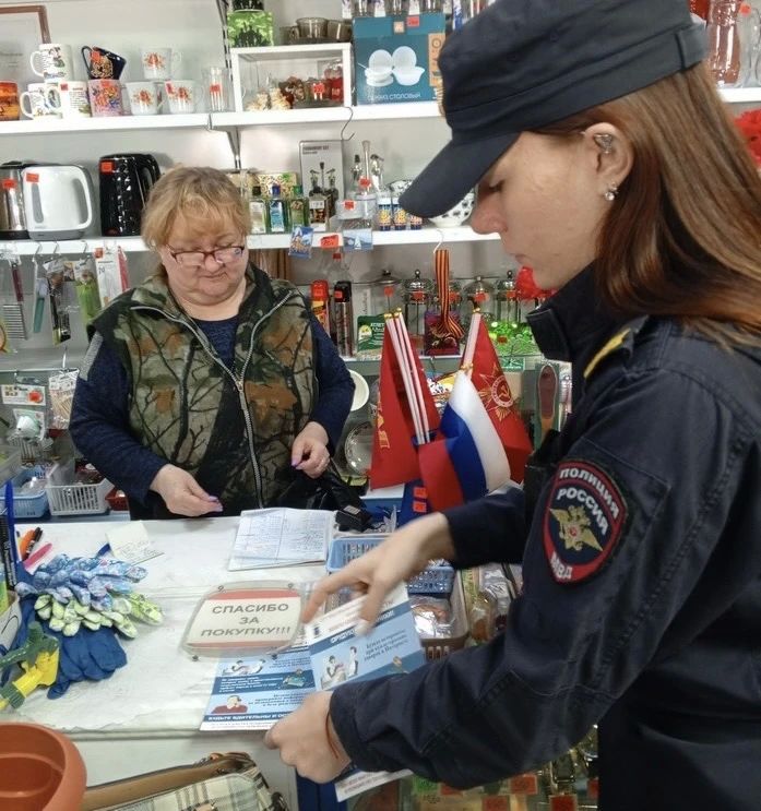 Полицейские напомнили жителям Татищево о мерах профилактики мошенничества Полицейские напомнили жителям Татищево о мерах профилактики мошенничества