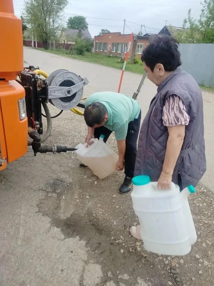 В Энгельсе продолжается подвоз воды по различным микрорайонам В Энгельсе продолжается подвоз воды по различным микрорайонам