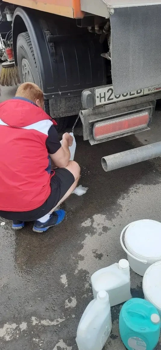 В Энгельсе продолжается подвоз воды по различным микрорайонам