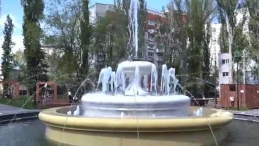 В Саратове проверили готовность сквера на Ильинской площади к летнему сезону