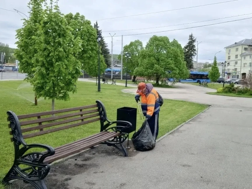 Продолжаются работы по благоустройству Продолжаются работы по благоустройству