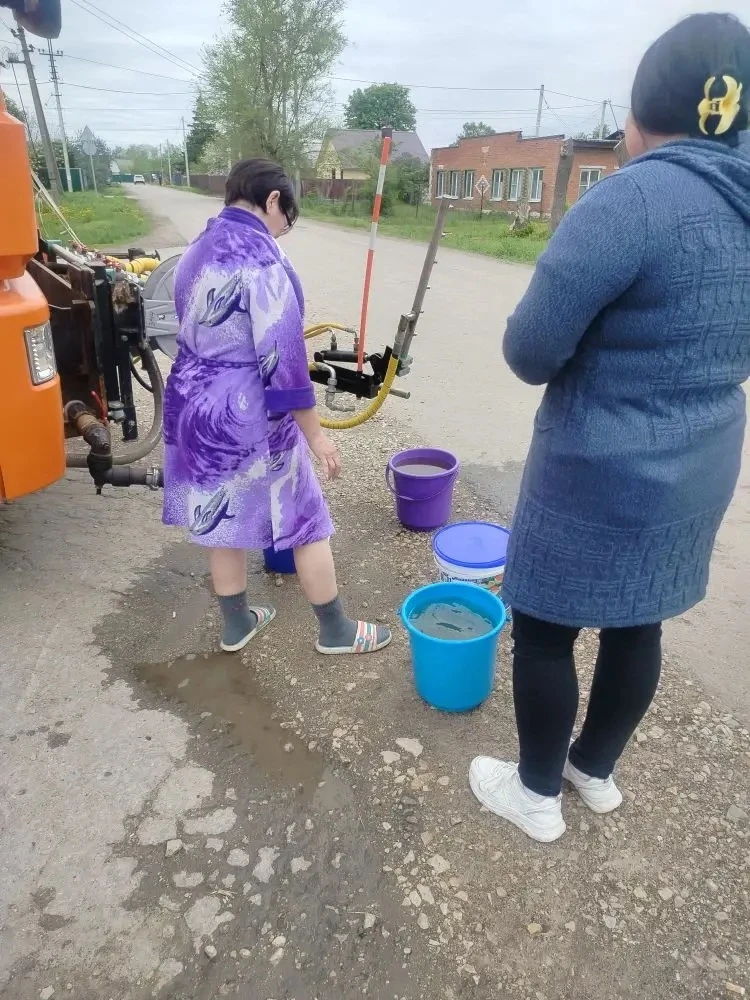 В Энгельсе продолжается подвоз воды по различным микрорайонам В Энгельсе продолжается подвоз воды по различным микрорайонам