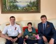 Офицеры следственного управления поздравили труженицу тыла Тамару Николаевну Аштаеву с Днём Победы