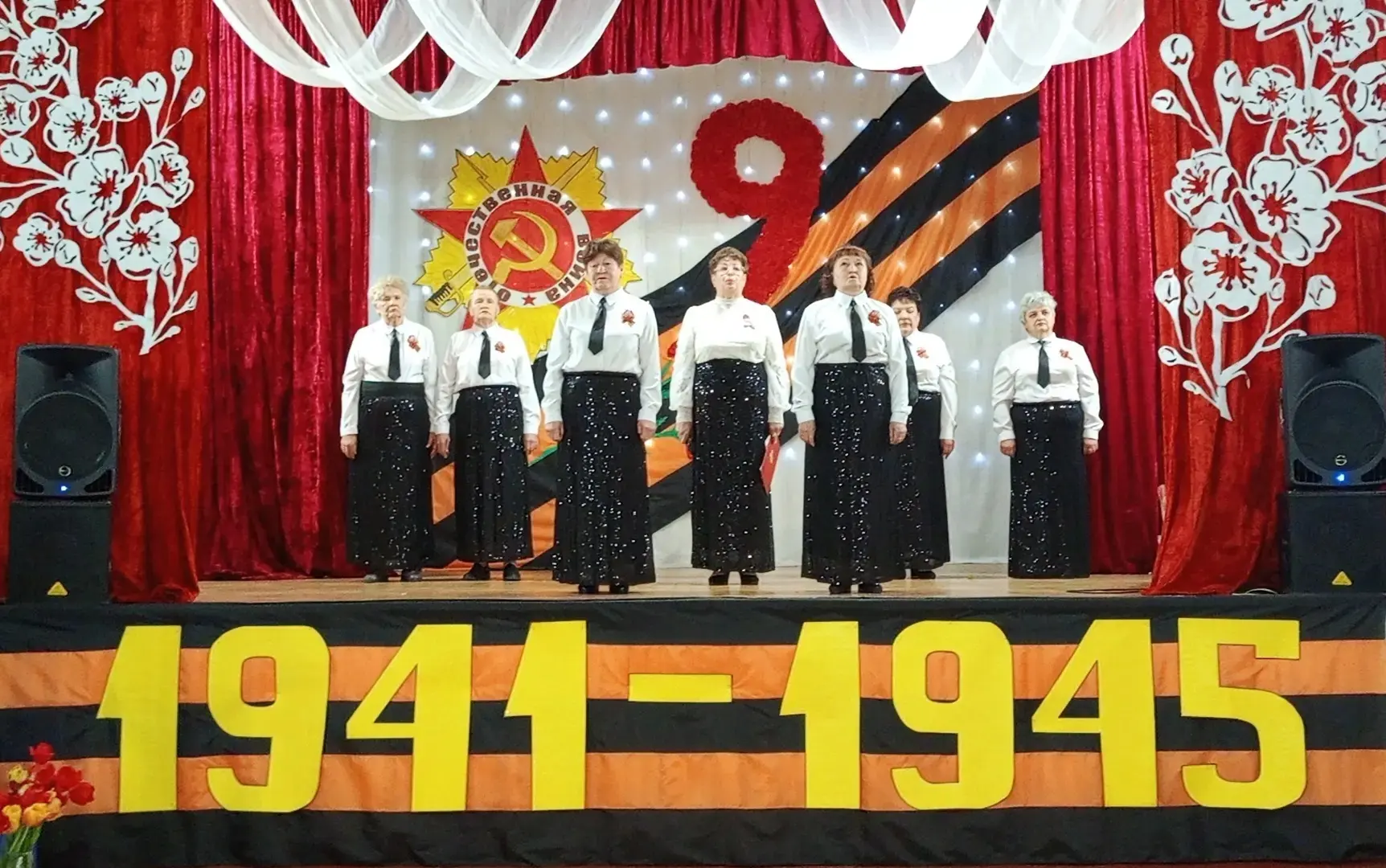 «Минувших лет живая память»: в поселке Грачи прошел концерт, посвященный 81-й годовщине Победы в Великой Отечественной войне «Минувших лет живая память»: в поселке Грачи прошел концерт, посвященный 81-й годовщине Победы в Великой Отечественной войне