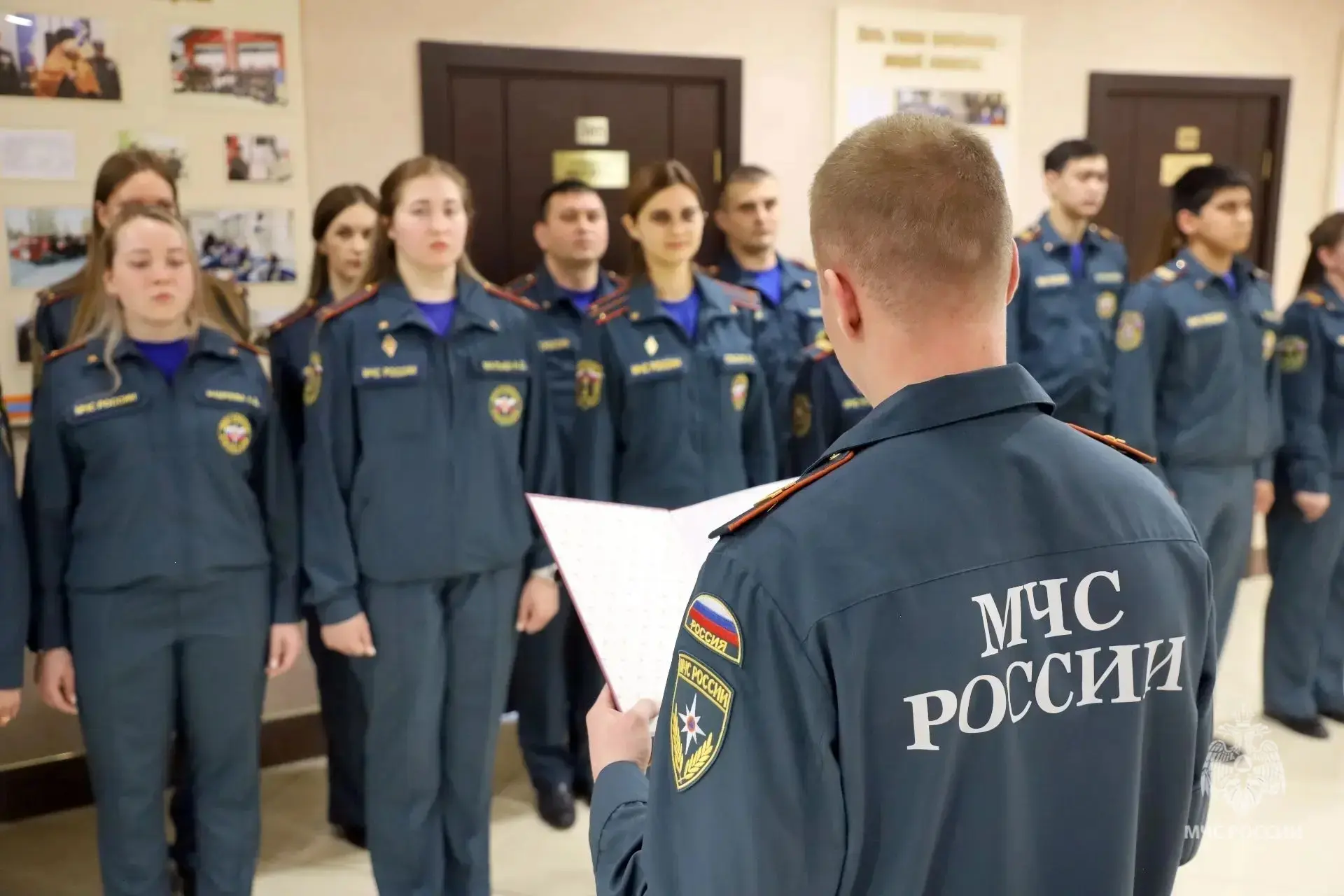 В Саратове состоялась торжественная церемония приведения к присяге сотрудников МЧС России