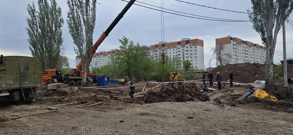 Устранение последствий аварии на самотечном коллекторе продолжается в круглосуточном режиме Устранение последствий аварии на самотечном коллекторе продолжается в круглосуточном режиме