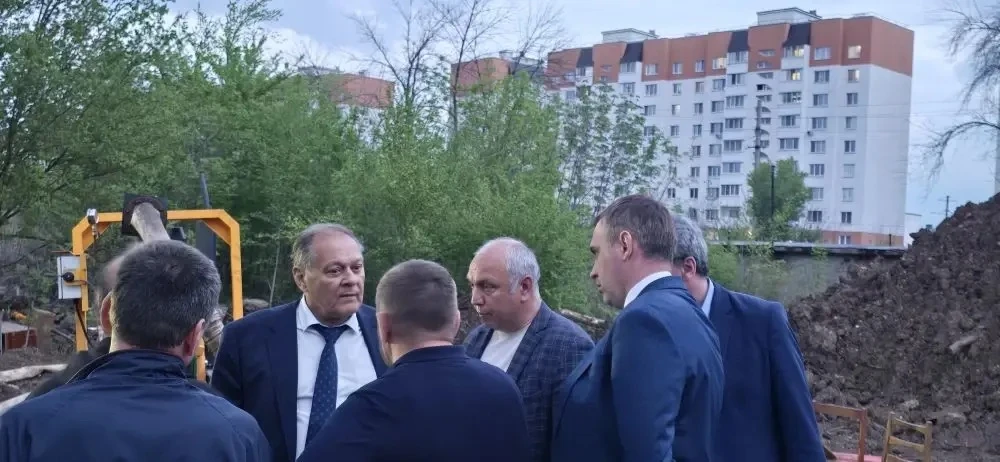 Устранение последствий аварии на самотечном коллекторе продолжается в круглосуточном режиме Устранение последствий аварии на самотечном коллекторе продолжается в круглосуточном режиме