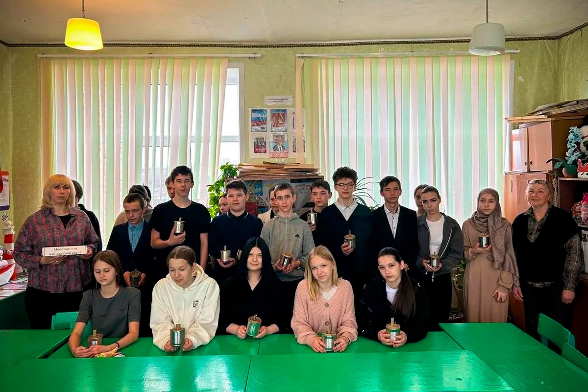 Саратовские волонтёры научили школьников делать блиндажные свечи Саратовские волонтёры научили школьников делать блиндажные свечи