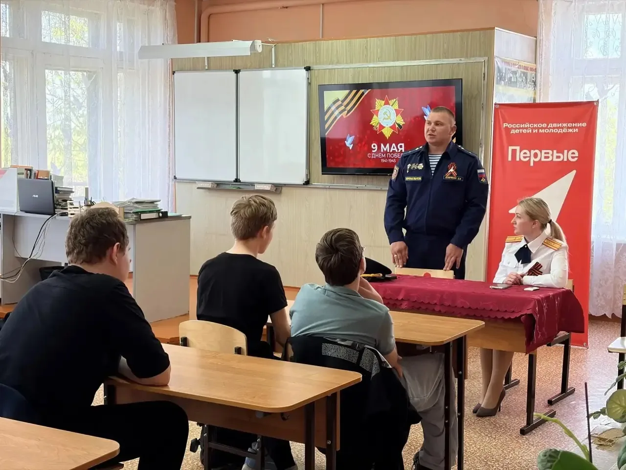 Офицер следственного управления провела патриотическую встречу с учащимися школы-интернат города Калининска Офицер следственного управления провела патриотическую встречу с учащимися школы-интернат города Калининска