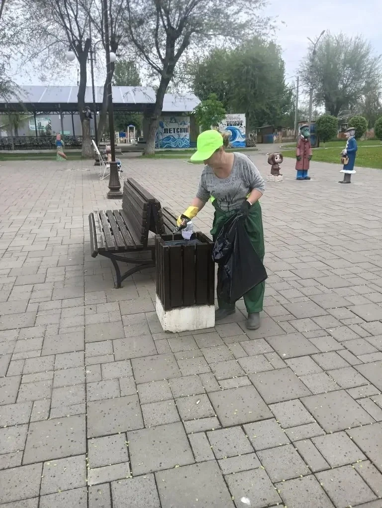 Полив клумб, покос травы, уборка общественных территорий Полив клумб, покос травы, уборка общественных территорий
