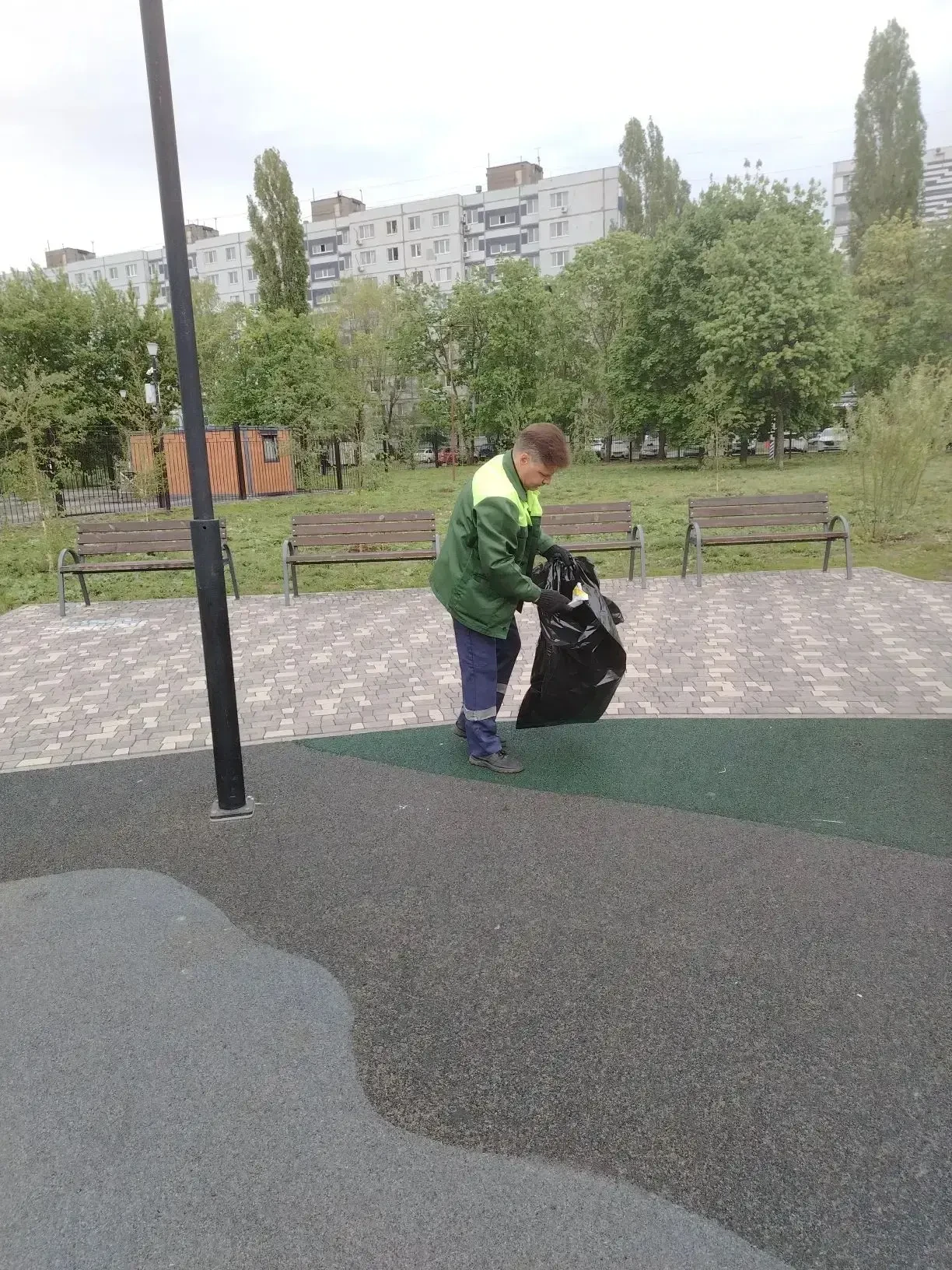 Полив клумб, покос травы, уборка общественных территорий Полив клумб, покос травы, уборка общественных территорий