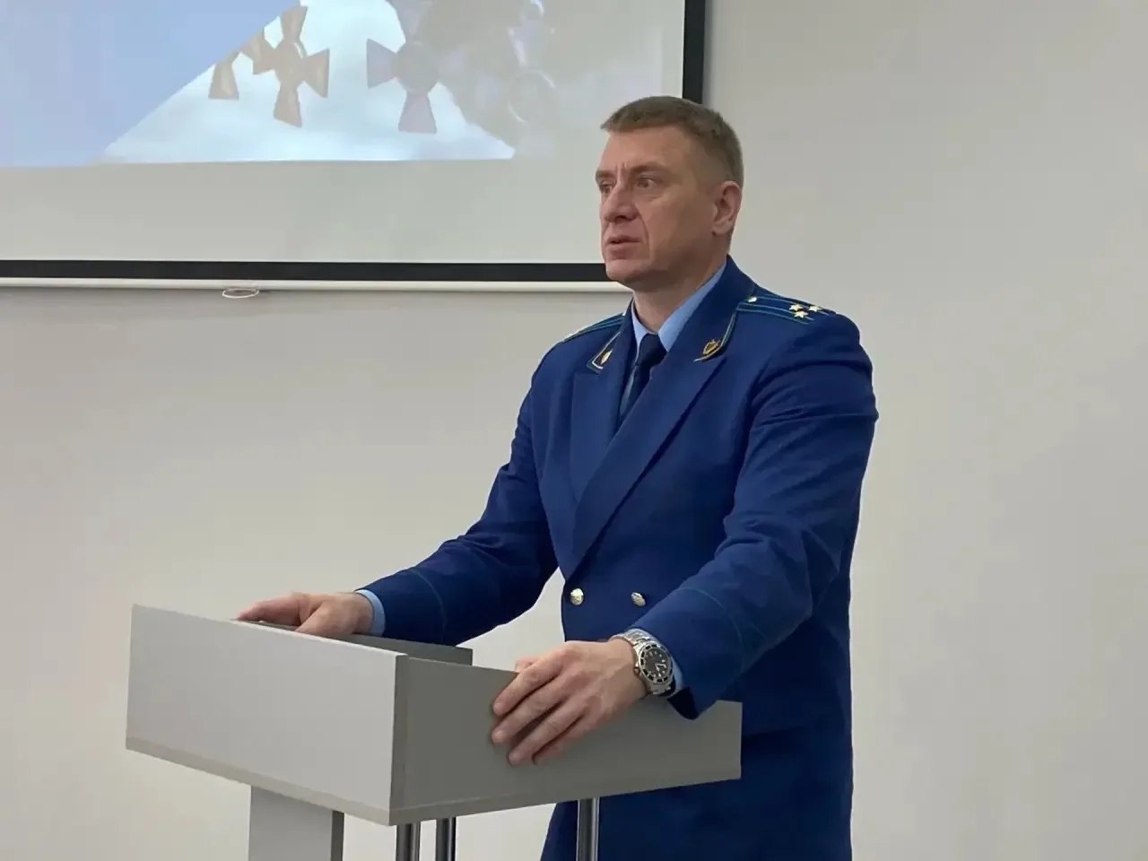 Представитель прокуратуры г. Балаково Владимир Ходаков принял участие в патриотическом мероприятии на базе Балаковского филиала СГЮА Представитель прокуратуры г. Балаково Владимир Ходаков принял участие в патриотическом мероприятии на базе Балаковского филиала СГЮА