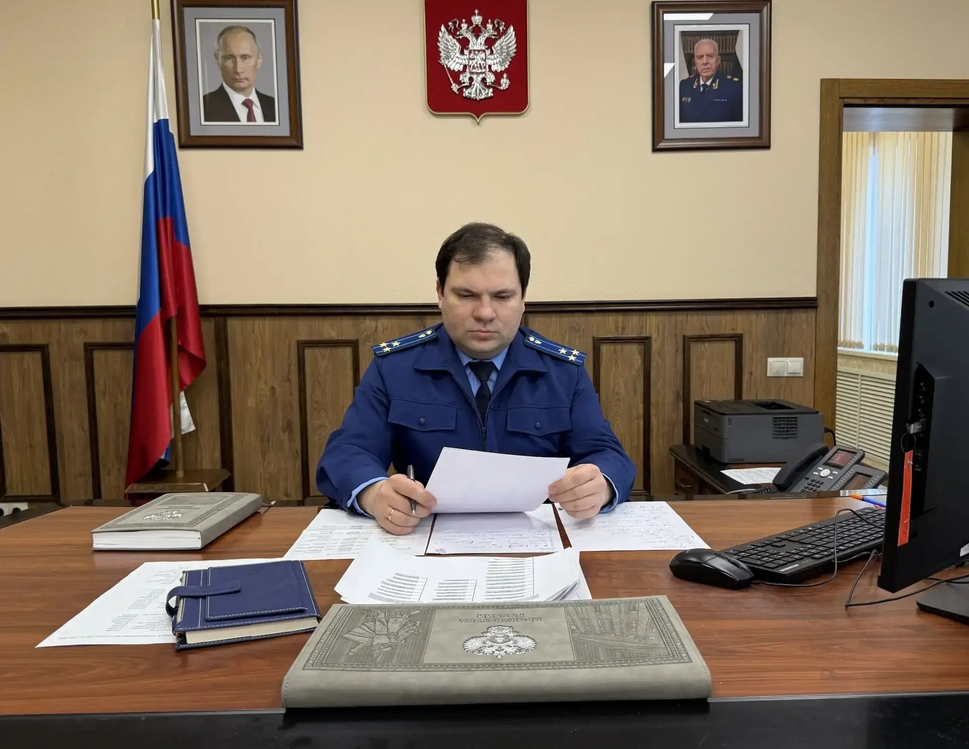 По материалам проверки прокуратуры города Энгельса возбуждено уголовное дело по факту предоставления заведомо подложного документа участником закупки