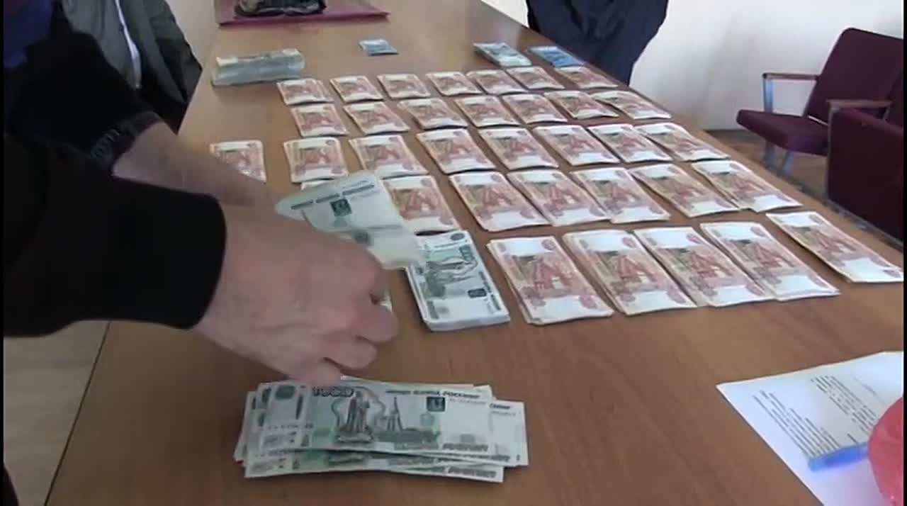 Саратовские полицейские вернули пенсионеру около 2,5 млн рублей, похищенные у него дистанционными мошенниками