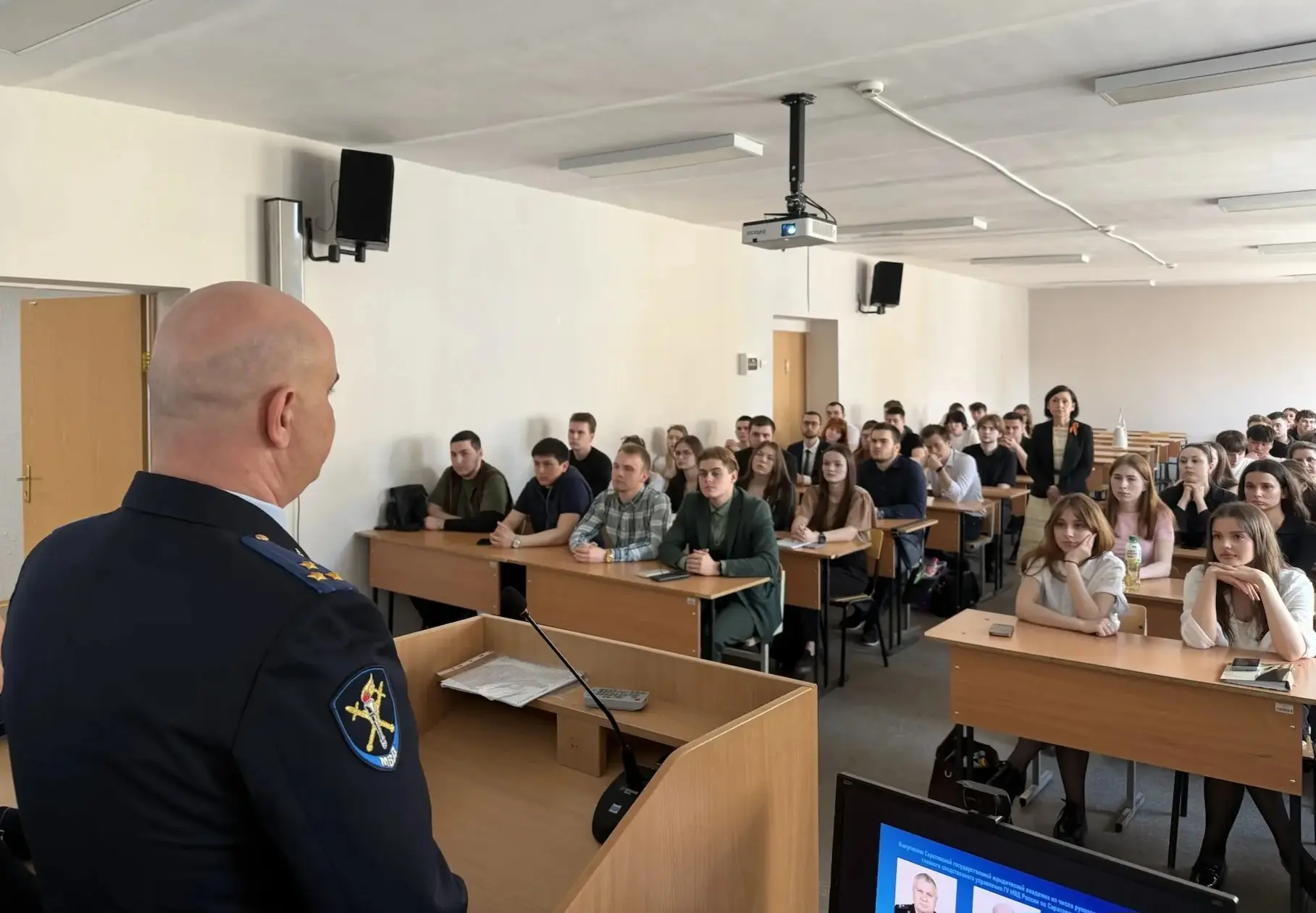 Сотрудники Главного следственного управления ГУ МВД России по Саратовской области побеседовали со студентами Сотрудники Главного следственного управления ГУ МВД России по Саратовской области побеседовали со студентами