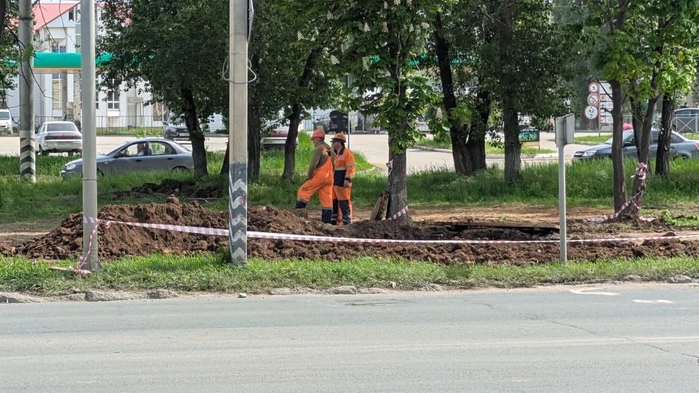 Провели рабочую планёрку на Вокзальной, где произошел порыв на канализационном коллекторе Провели рабочую планёрку на Вокзальной, где произошел порыв на канализационном коллекторе