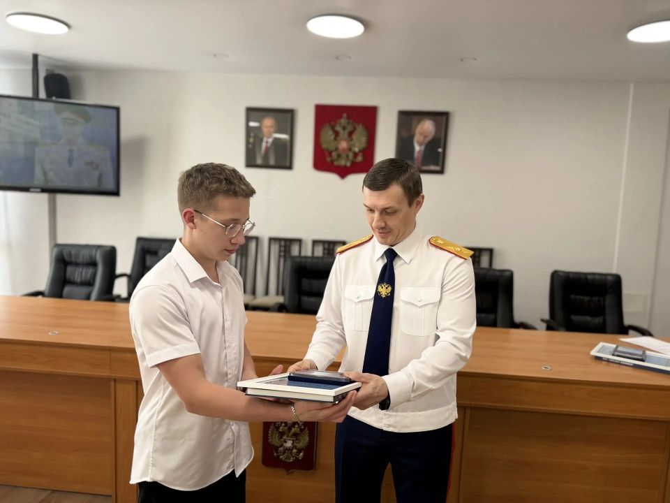 В Саратовской области юным защитникам вручены дипломы и нагрудные знаки за предотвращение преступления В Саратовской области юным защитникам вручены дипломы и нагрудные знаки за предотвращение преступления