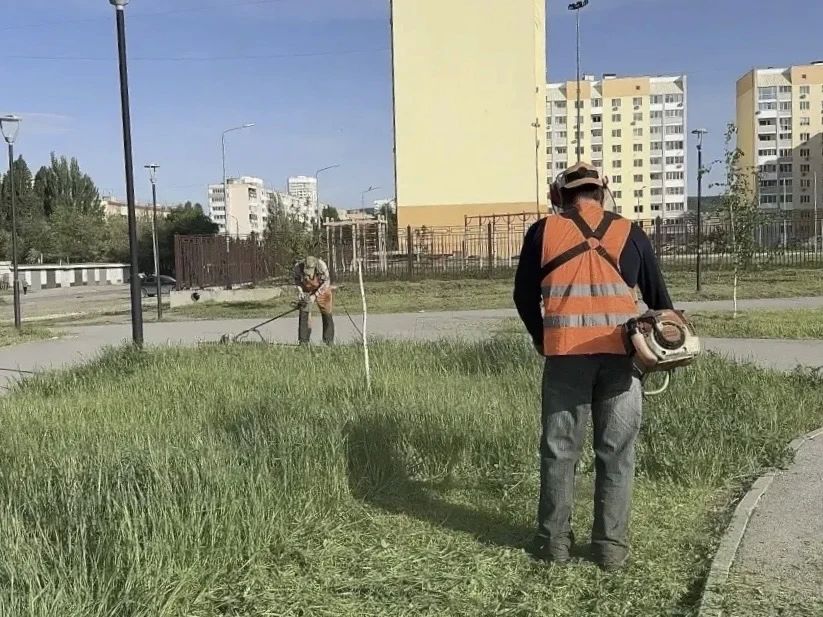 Продолжаются работы по благоустройству Продолжаются работы по благоустройству