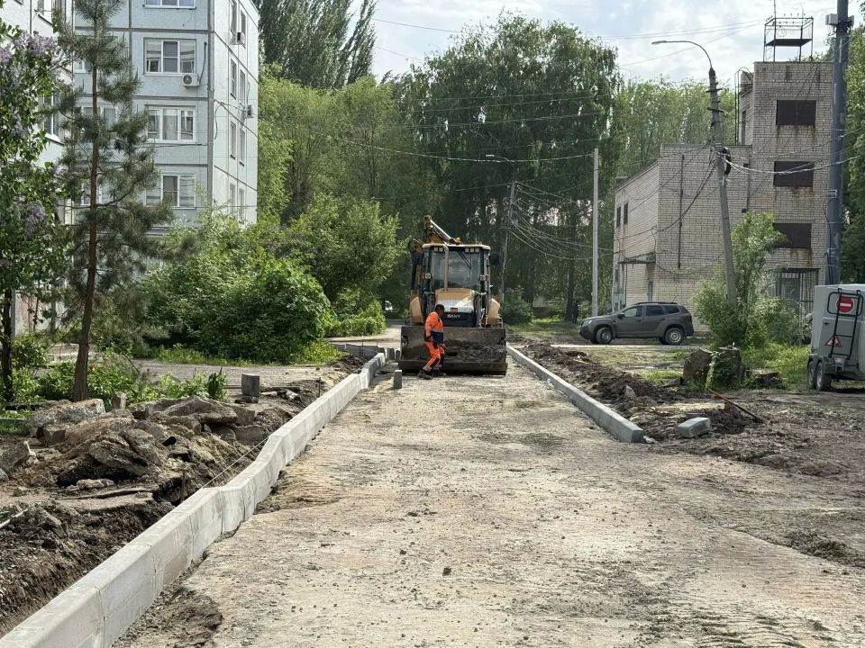 Осмотрели благоустройство дворовых территорий Осмотрели благоустройство дворовых территорий