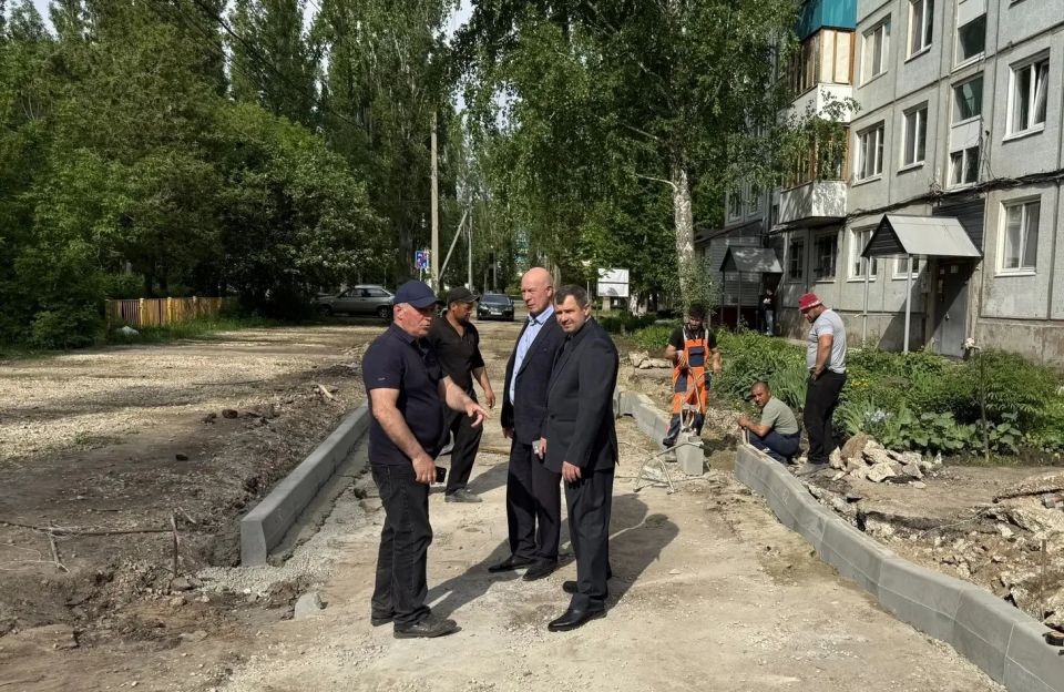 Осмотрели благоустройство дворовых территорий