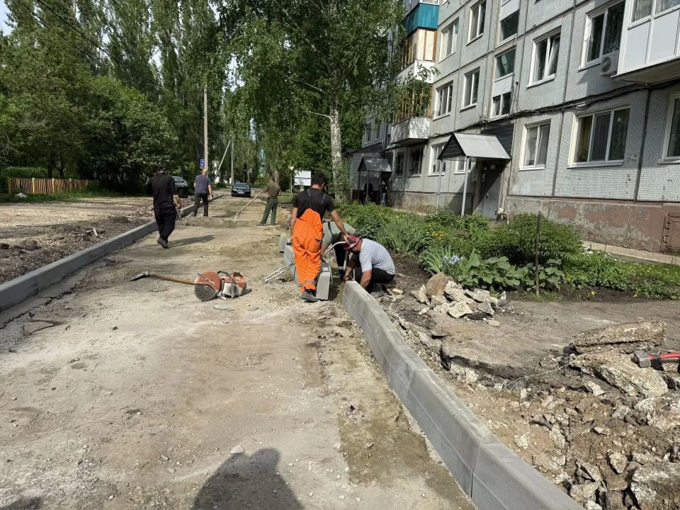 Осмотрели благоустройство дворовых территорий Осмотрели благоустройство дворовых территорий