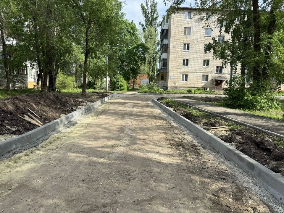 Осмотрели благоустройство дворовых территорий Осмотрели благоустройство дворовых территорий