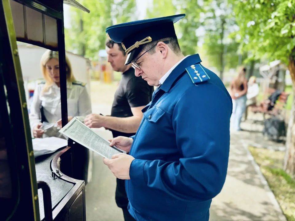 Прокуратура Заводского района Саратова проверяет безопасность детских аттракционов