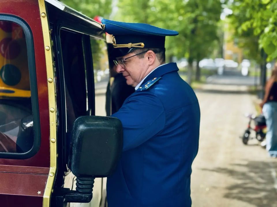Прокуратура Заводского района Саратова проверяет безопасность детских аттракционов Прокуратура Заводского района Саратова проверяет безопасность детских аттракционов