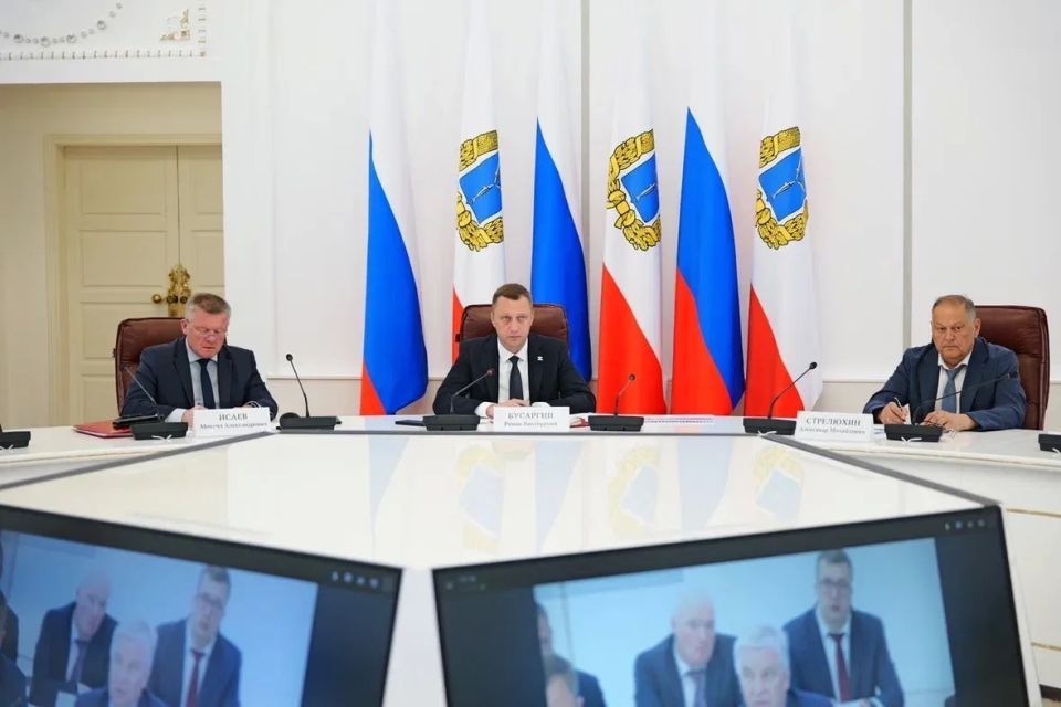 Губернатор Саратовской области Роман Бусаргин провел постоянно действующее совещание с зампредами Правительства, министрами и руководителями ведомств, а также главами районов