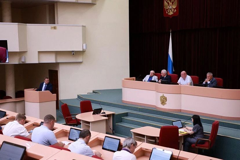 В Саратовской областной думе 19 мая состоялось заседание комитета по вопросам жилищной, строительной и коммунальной политики