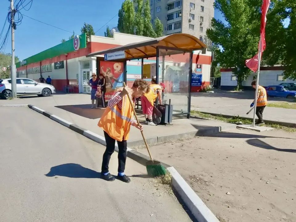 Сотрудники МКУ «Городское хозяйство» в круглосуточном режиме проводят работы по вывозу порубочных остатков Сотрудники МКУ «Городское хозяйство» в круглосуточном режиме проводят работы по вывозу порубочных остатков