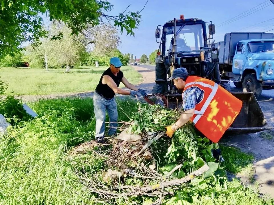 Сотрудники МКУ «Городское хозяйство» в круглосуточном режиме проводят работы по вывозу порубочных остатков Сотрудники МКУ «Городское хозяйство» в круглосуточном режиме проводят работы по вывозу порубочных остатков