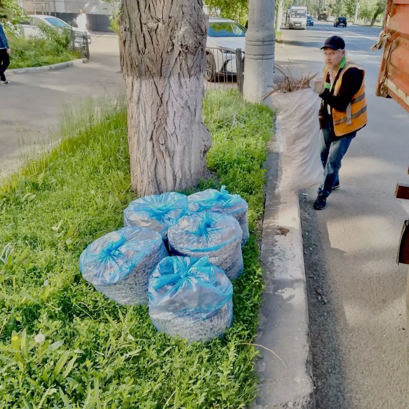 Сотрудники МКУ «Городское хозяйство» в круглосуточном режиме проводят работы по вывозу порубочных остатков Сотрудники МКУ «Городское хозяйство» в круглосуточном режиме проводят работы по вывозу порубочных остатков