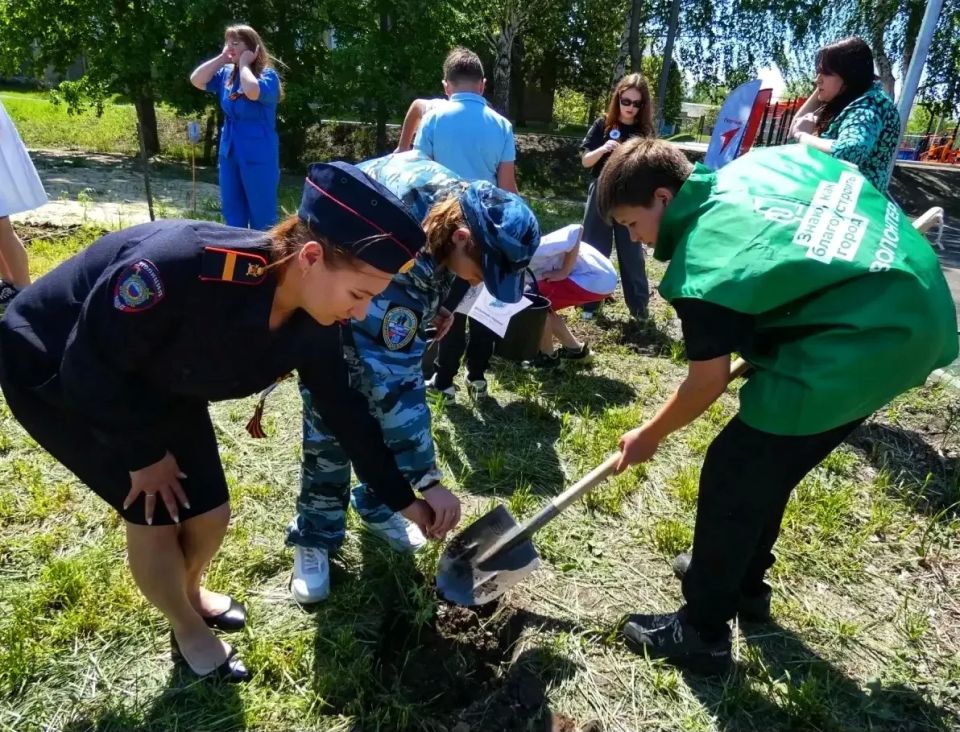 В Балтае полицейские и юные друзья полиции поддержали акцию #СадПамяти В Балтае полицейские и юные друзья полиции поддержали акцию #СадПамяти
