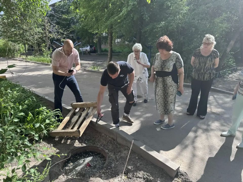По поручению главы района Максима Леонова специалисты управления эксплуатации жилищного фонда и муниципального жилищного контроля администрации района провели встречи с представителями управляющих организаций домов, попавших... По поручению главы района Максима Леонова специалисты управления эксплуатации жилищного фонда и муниципального жилищного контроля администрации района провели встречи с представителями управляющих организаций домов, попавших...