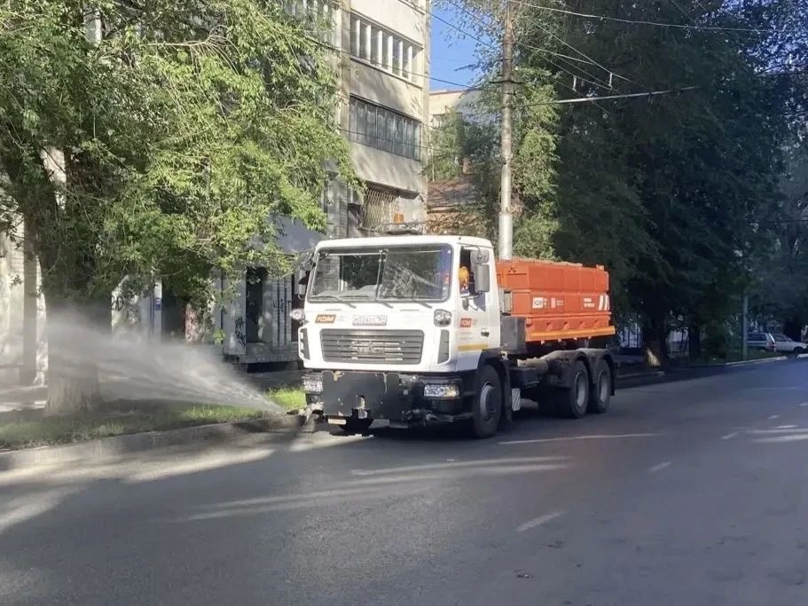 Продолжаются работы по благоустройству Продолжаются работы по благоустройству