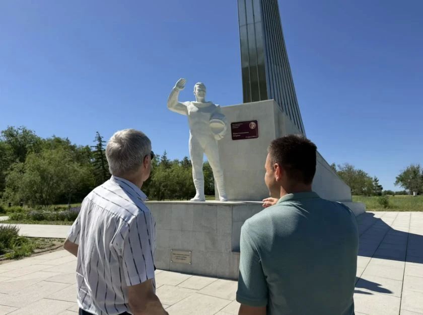 Легендарный космонавт Сергей Крикалёв посетил место приземления Юрия Гагарина Легендарный космонавт Сергей Крикалёв посетил место приземления Юрия Гагарина