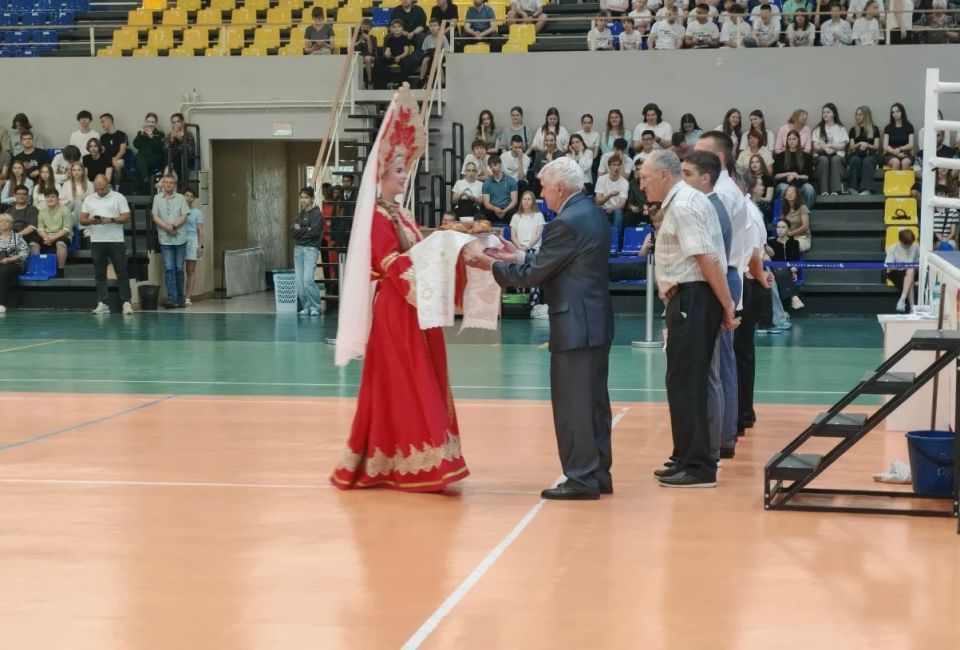 В Балаково прошел традиционный турнир по боксу памяти Героя Советского Союза Н. В. Грибанова В Балаково прошел традиционный турнир по боксу памяти Героя Советского Союза Н. В. Грибанова