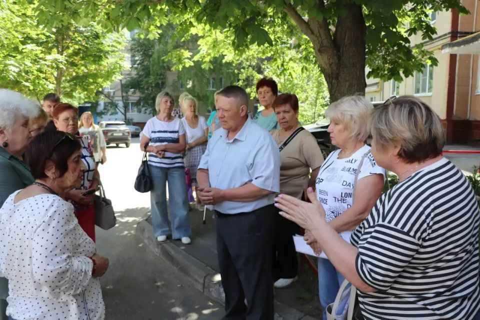 Панков поможет решить проблемы жителей дома на улице Лесной Панков поможет решить проблемы жителей дома на улице Лесной