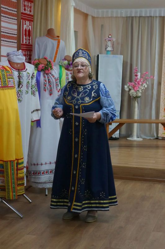 В секторе национального творчества Балаковского Центра культурного развития состоялось яркое и душевное событие — концертная программа «Мамина сорочка» В секторе национального творчества Балаковского Центра культурного развития состоялось яркое и душевное событие — концертная программа «Мамина сорочка»