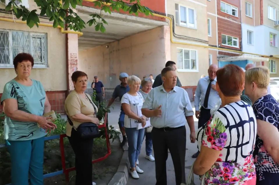 Панков поможет решить проблемы жителей дома на улице Лесной Панков поможет решить проблемы жителей дома на улице Лесной
