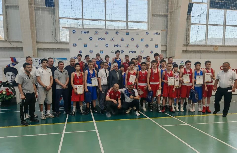 В Балаково прошел традиционный турнир по боксу памяти Героя Советского Союза Н. В. Грибанова В Балаково прошел традиционный турнир по боксу памяти Героя Советского Союза Н. В. Грибанова