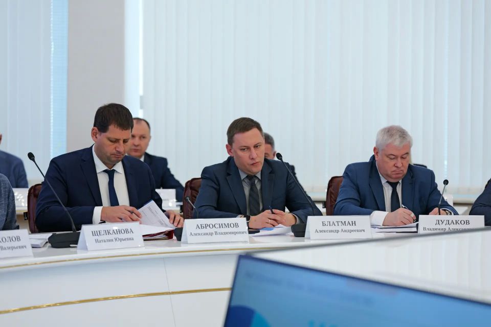Губернатор Саратовской области Роман Бусаргин провел постоянно действующее совещание с зампредами Правительства, министрами и руководителями ведомств, а также главами районов Губернатор Саратовской области Роман Бусаргин провел постоянно действующее совещание с зампредами Правительства, министрами и руководителями ведомств, а также главами районов