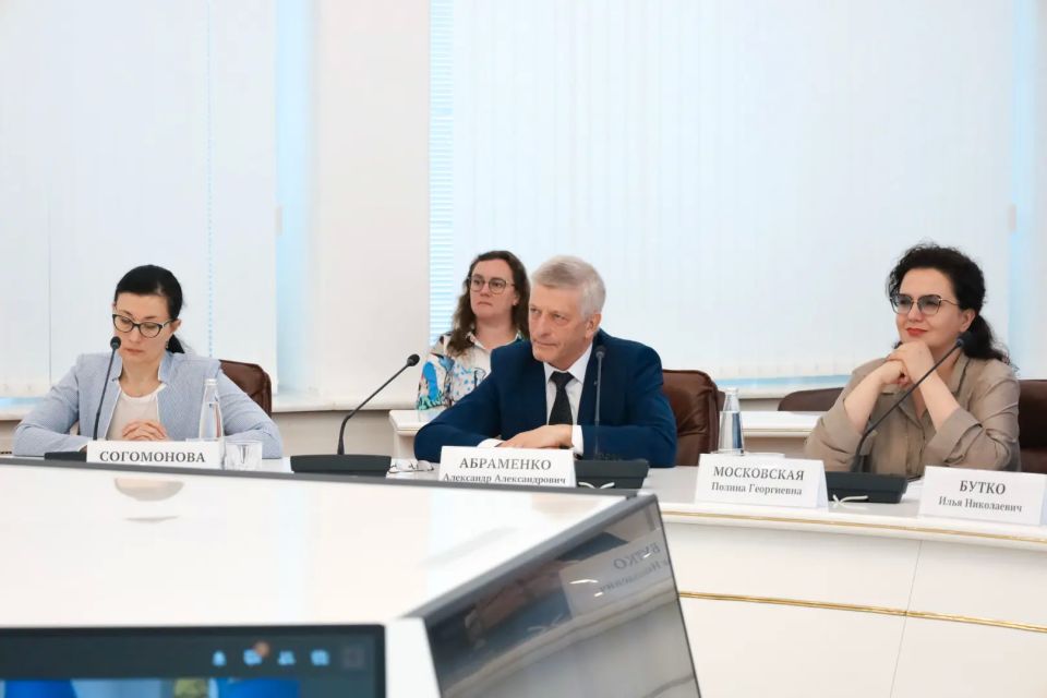 В Саратовской области обсудили реализацию «дорожной карты» по улучшению условий ведения бизнеса В Саратовской области обсудили реализацию «дорожной карты» по улучшению условий ведения бизнеса